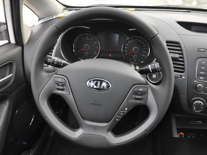 1.6l 起亚k3 自动版内饰材料怎么样 起亚k3购车手册