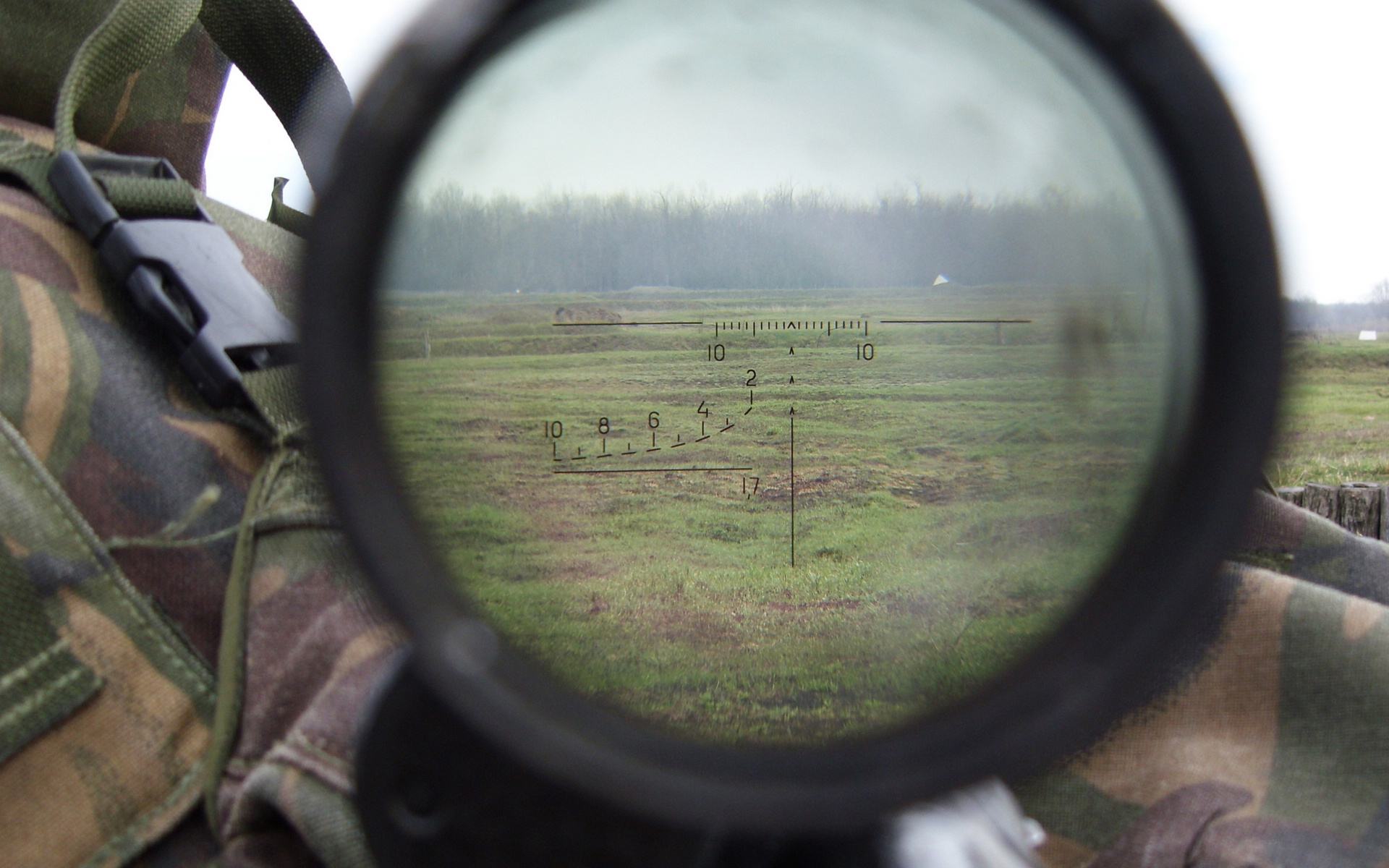 狙击手为什么宁可暴露位置,也不带上消音器?道理很简单!