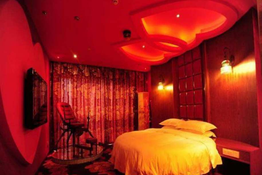 情侣酒店内的"八爪椅"有何玄机?独受情侣钟爱,老司机都懂