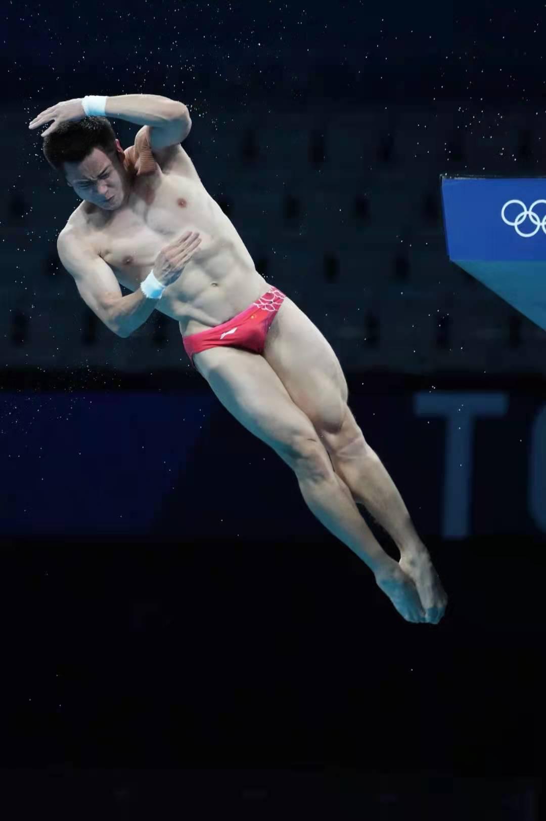 北体研究生冠军班曹缘跳水男子单人10米跳台