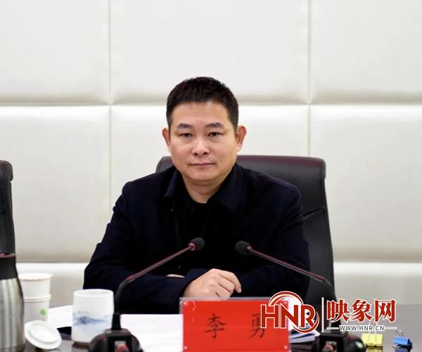 李勇主持召开新蔡县政府常务会议