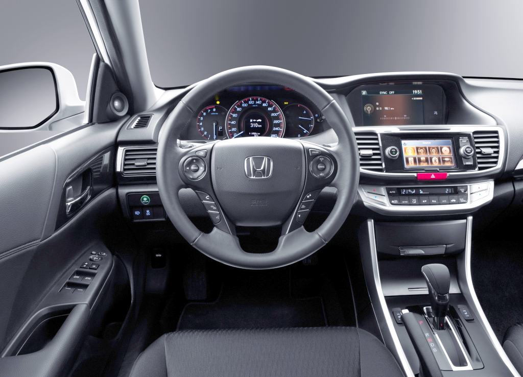 第九代雅阁:年轻化与科技大改革的一代,但悬挂系统受争议