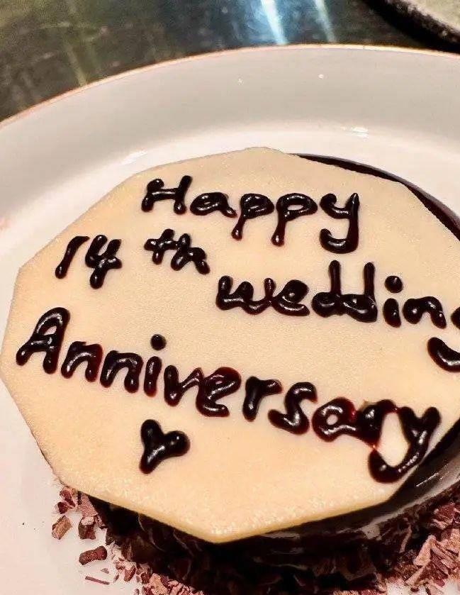 杨千嬅与丈夫丁子高庆祝结婚14周年,恩爱自拍,甜蜜引发羡慕!