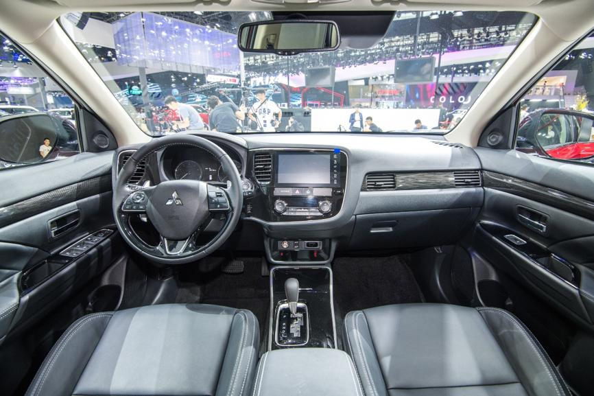 欧蓝德仪表盘雪花灯亮起原因解析