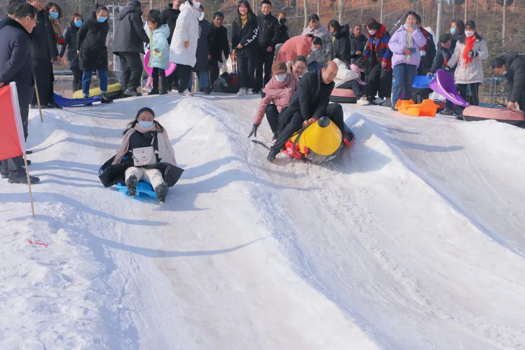 助力冬奥会 共筑冰雪梦—渭源县法院开展滑雪主题党日活动