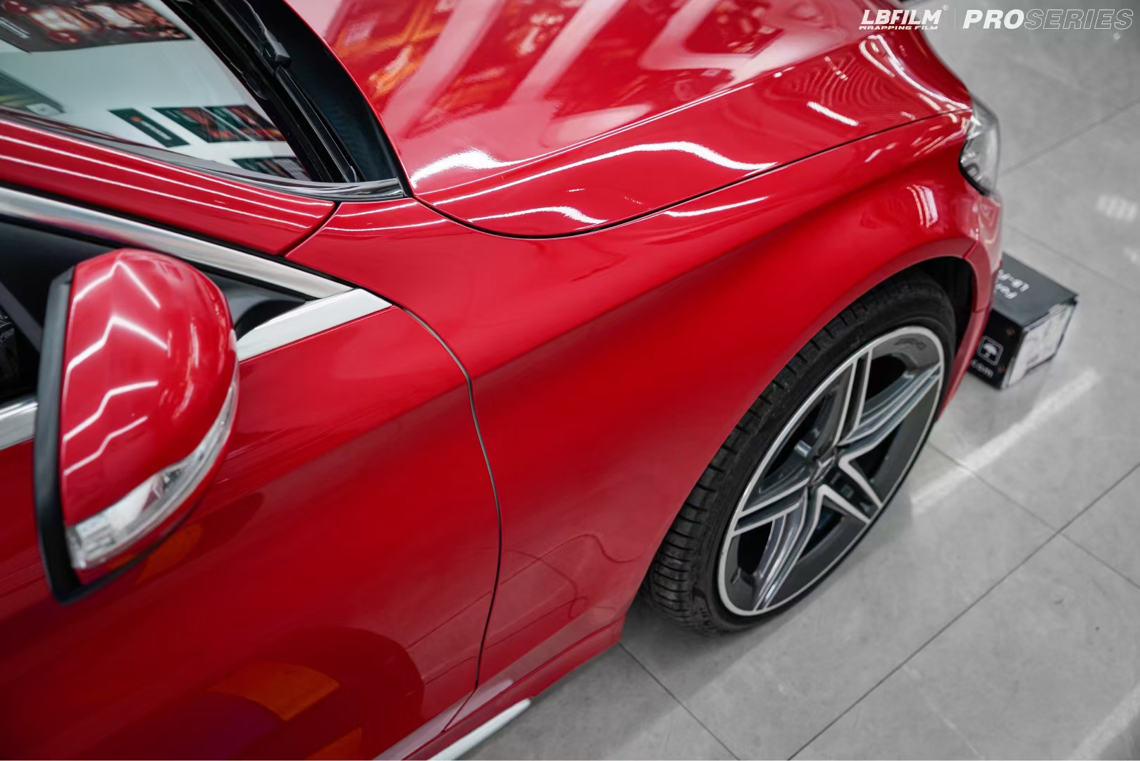 奔驰c级lb改色膜原厂漆胭脂红,颜色浓郁有质感 高级感满满