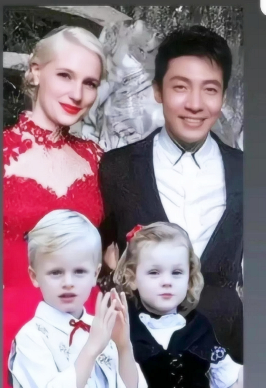 撒贝宁一家四口,两个孩子太像妈妈了,和爸爸感觉关系不大