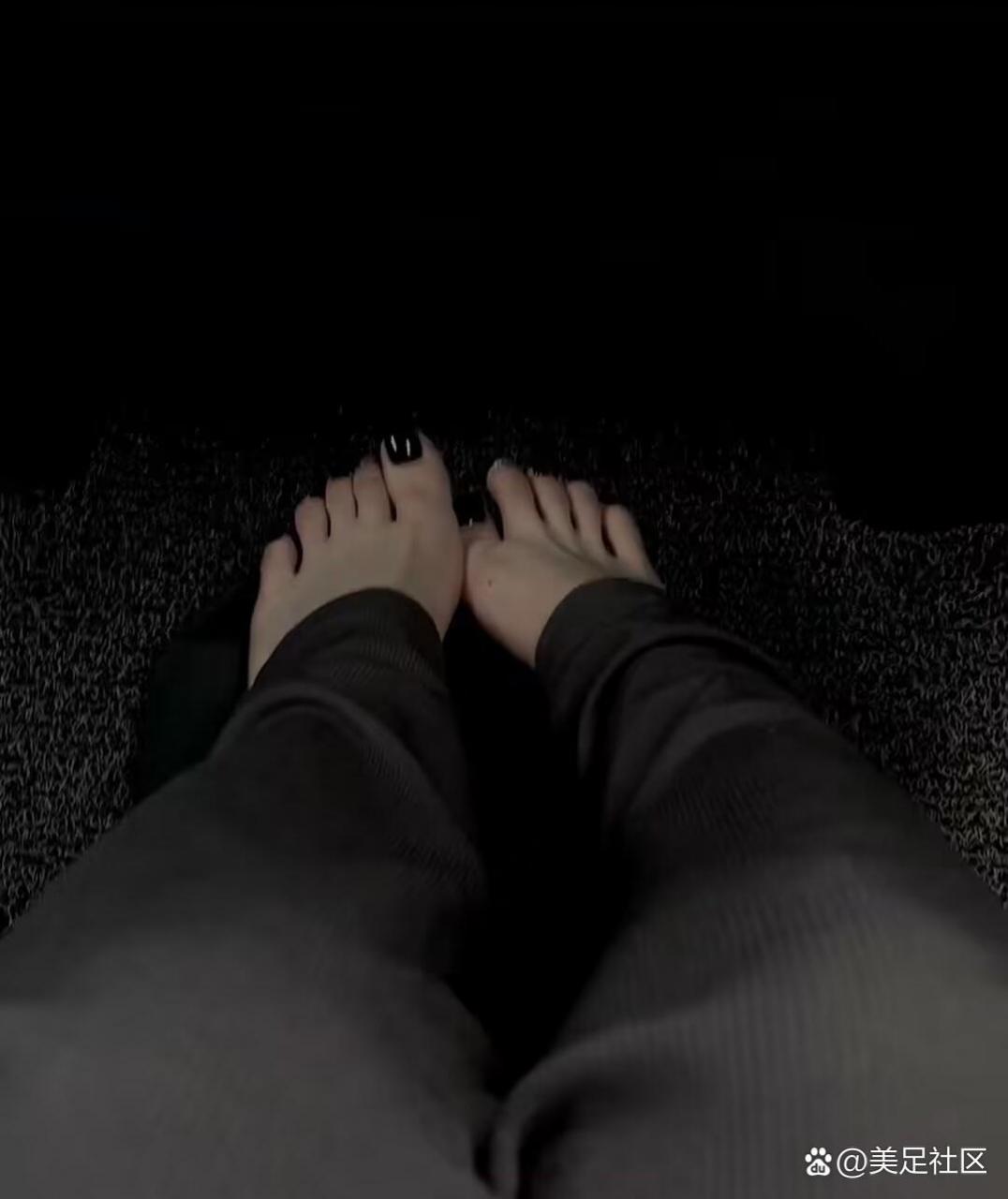 女生的脚型氛分为:罗马脚,埃及脚,希腊脚,你们还能说出哪些脚型呢?