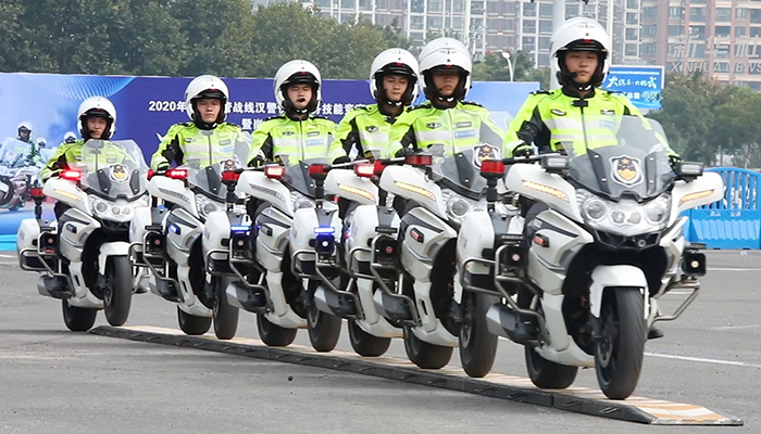 别眨眼!来看气势恢宏的汉警快骑大比武