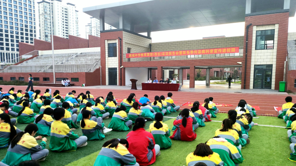 谯城中学教育集团:科学防疾病 法律伴我行