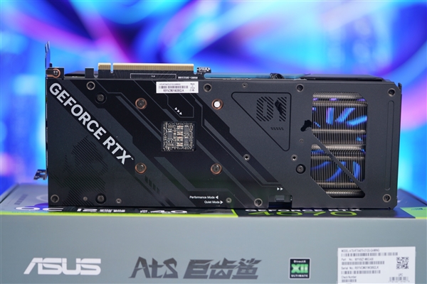 可爱鲨鱼姬吸睛!华硕巨齿鲨rtx 4070显卡图赏