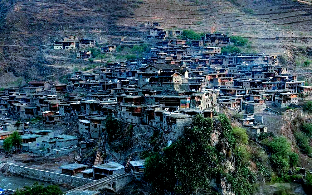 俄亚大村:潜藏在四川峡谷中的神秘纳西古寨