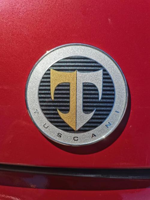 向下的箭头是什么车?