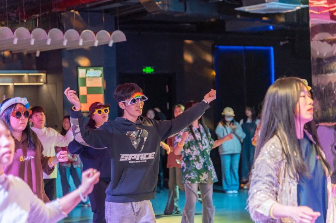 摩卡舞蹈全程高能信院er在ninghouse上演liveshow