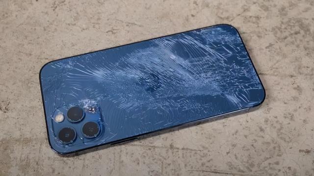 不用换整机了,苹果官方可修复iphone12系列破裂后盖玻璃