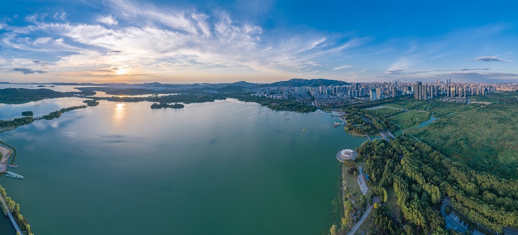 无锡新媒体战略研究中心暨无锡日报太湖湾智库成立