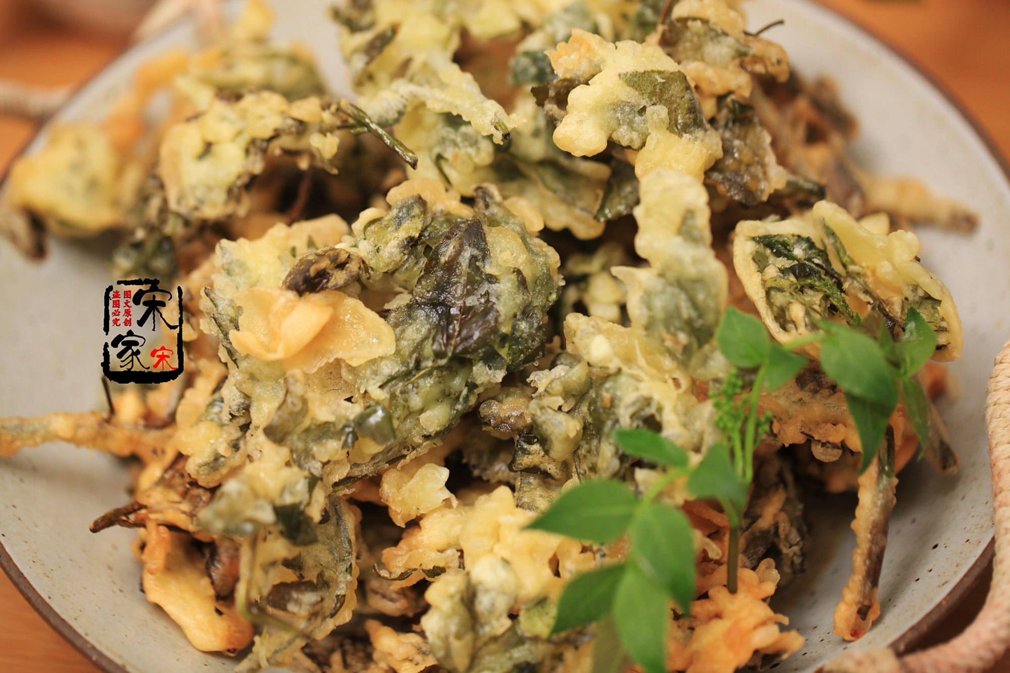 外婆来小住,带了一堆树叶子要做菜,我:这芽也能吃?