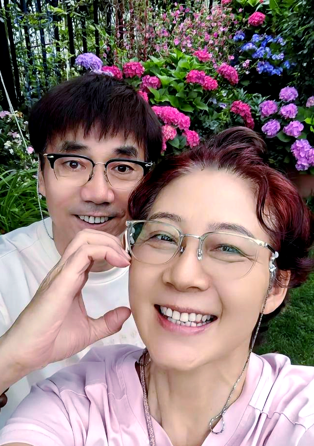 范明与厉玲的幸福旅程:从质疑到羡慕