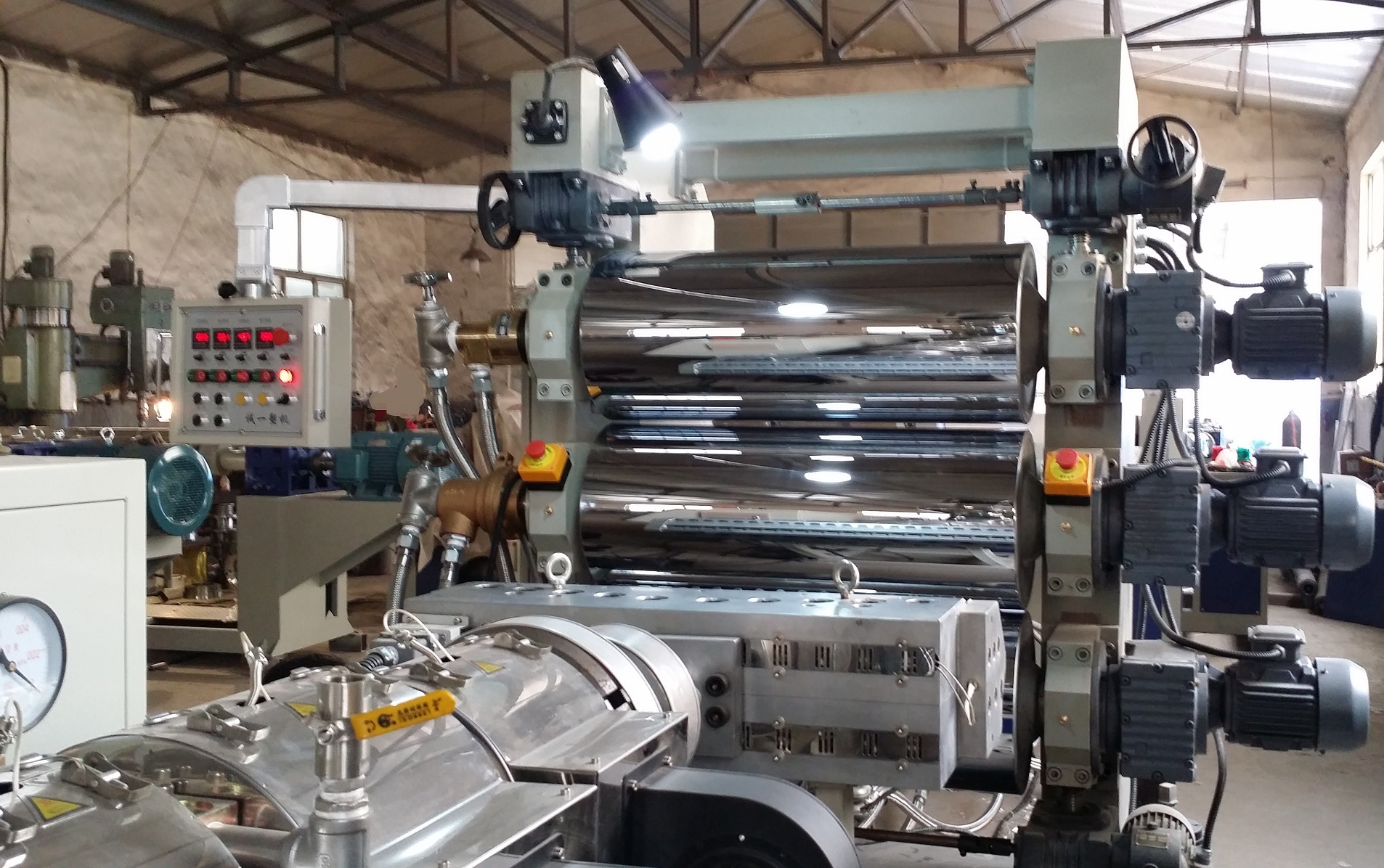 pvc板材片材生产线,塑料板材设备,塑料板材生产线等