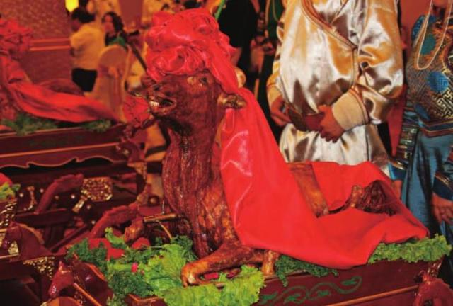 烤全羊,最具特色的蒙古族盛宴