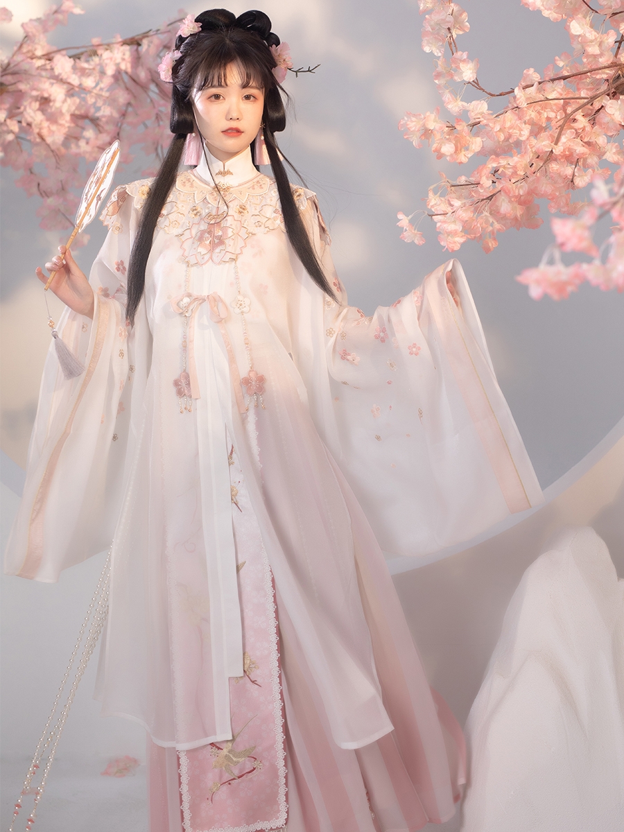 这才是气质女生该有的打扮:"汉服 云肩",古典优雅又高级