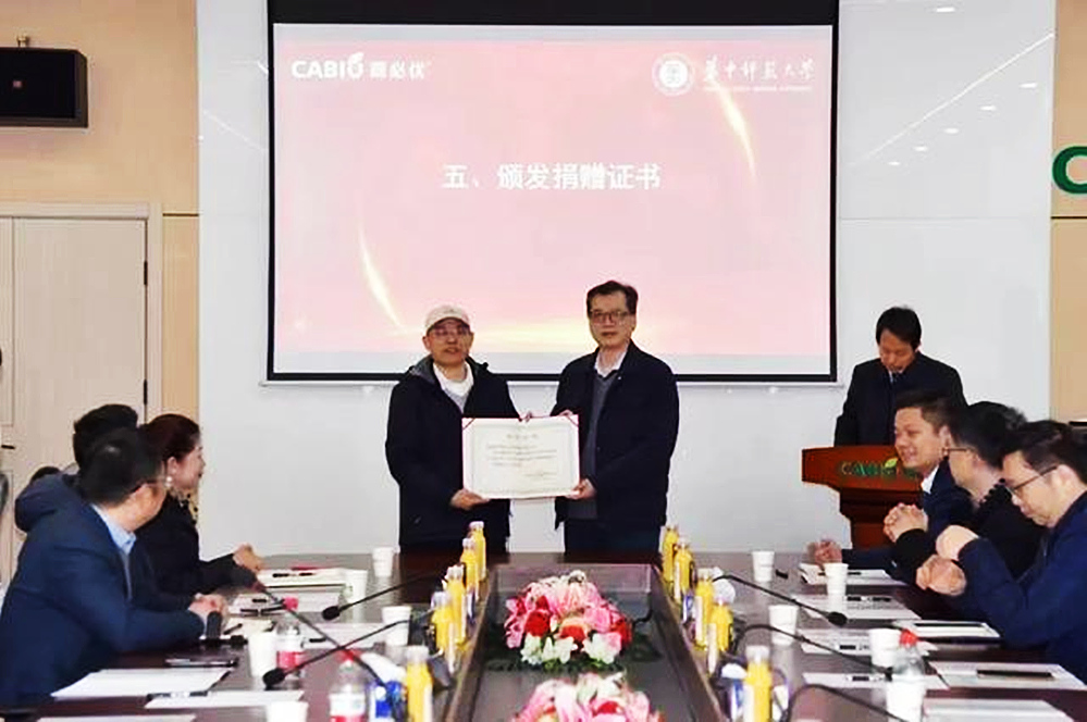 "为单位的捐款已经屡见不鲜了;比如5月拼多多向中国农业大学捐赠1亿元