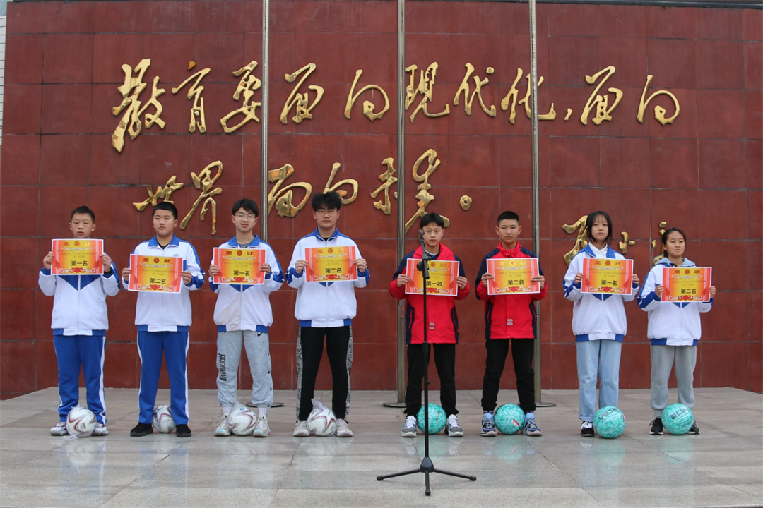 彭山二中举行春季班级球类比赛活动