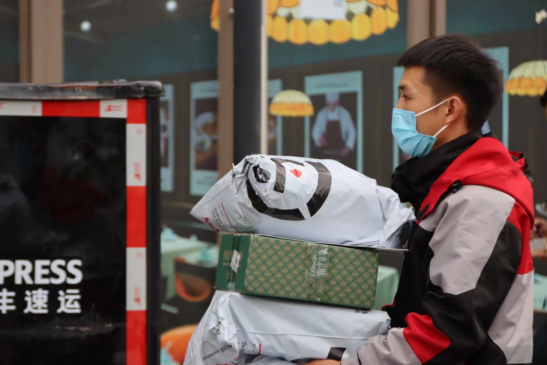 记者调查|"快递上门":顺畅对接"最后一公里"难在哪里?