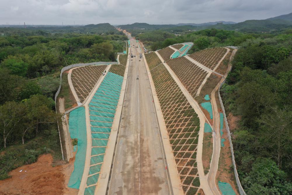 广湛铁路首件路基工程顺利通过评估验收,将在全线推广实施