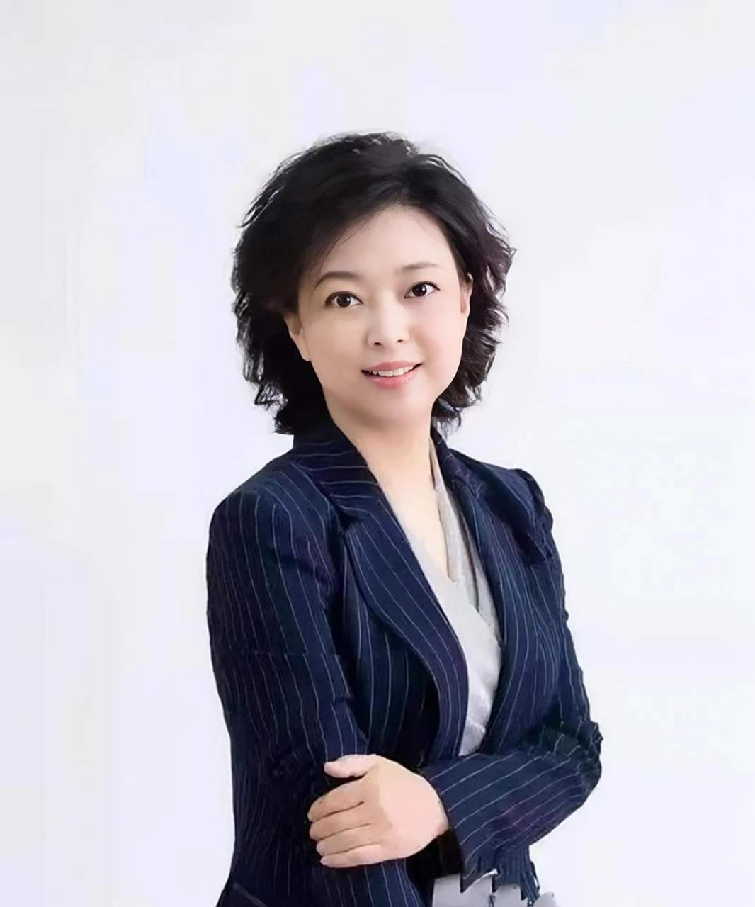 彭坤,2000年,主持中央电视台综合频道国际新闻评论节目,开始职业生涯.