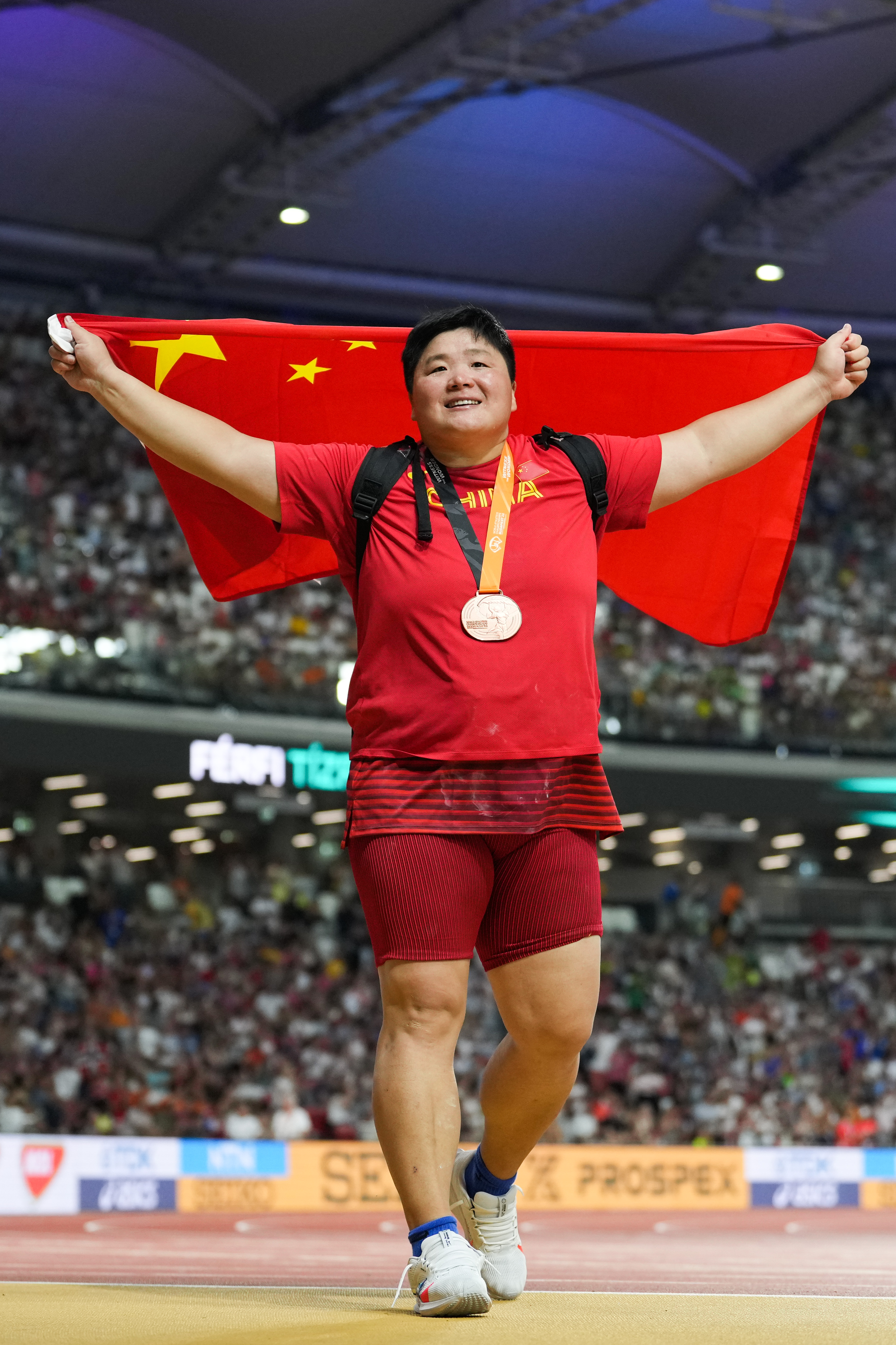 巩立姣女子铅球摘铜,连续8届世锦赛登上领奖台