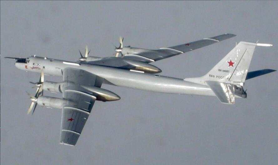 俄军图142巡逻机完成在北极飞行任务飞行路线长达7000公里