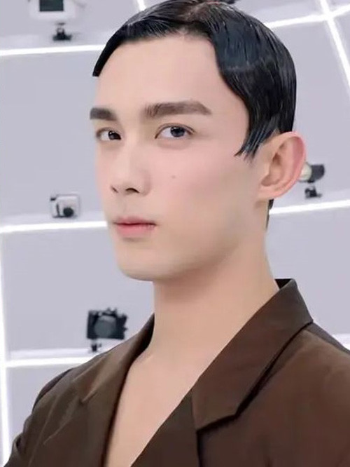 王鹤棣鱼尾刘海,吴磊油头,肖战也有过雷造型