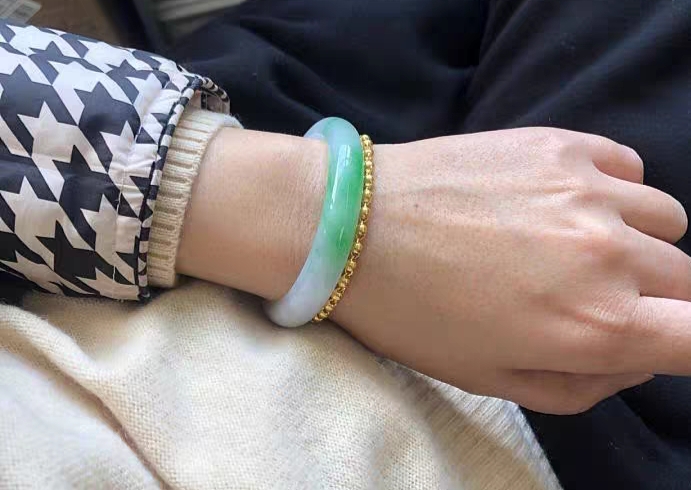 戴玉镯子也是有讲究的,不要傻傻的随便戴