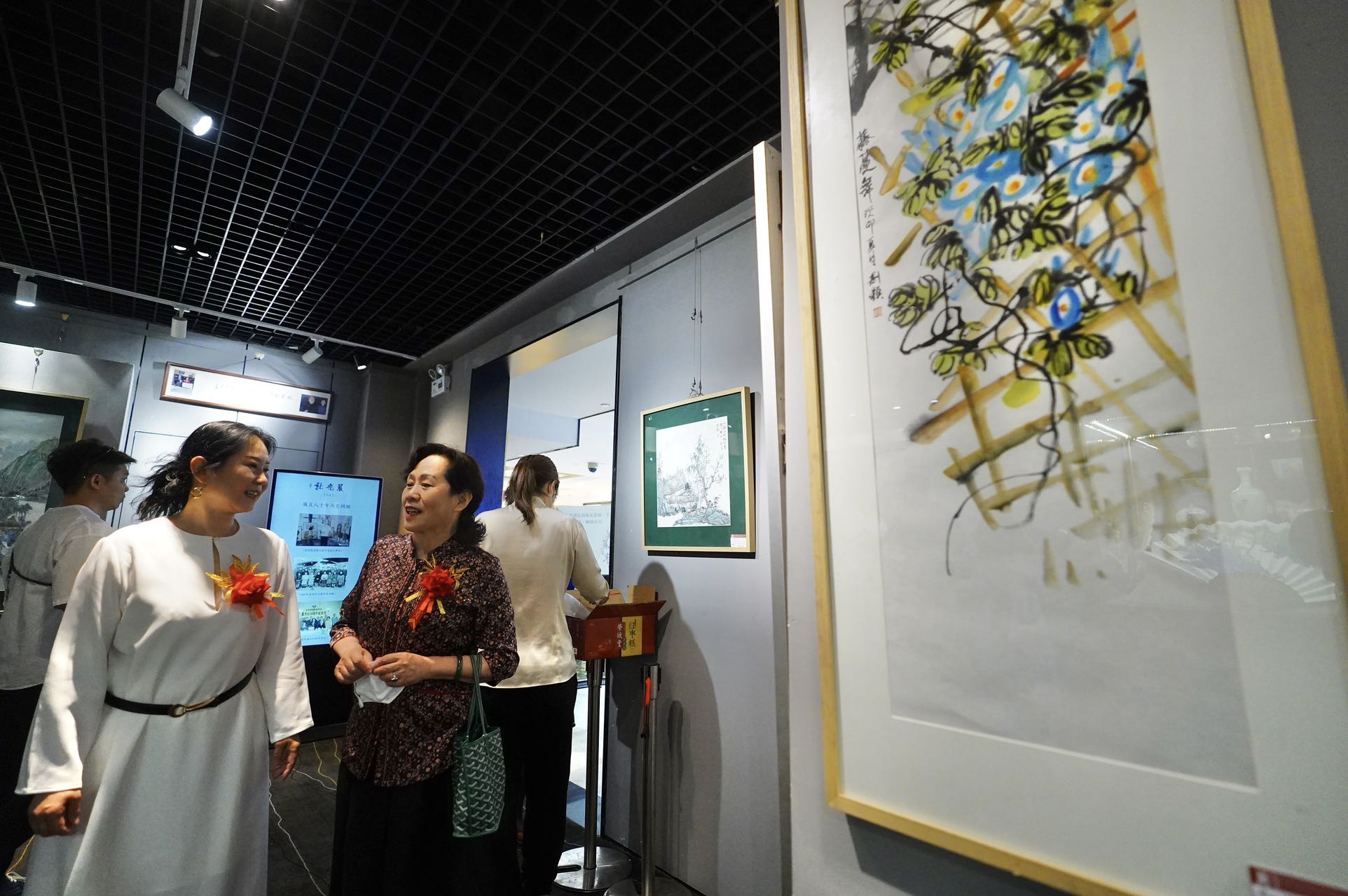 刘颖绘画展在王府井工美大厦开幕