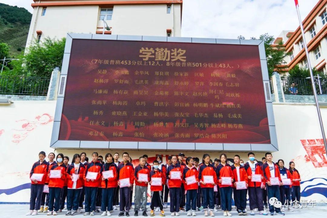 青春的梦想就要飞腾,沸腾的热血在美中学子心中激荡,美兴中学每一位