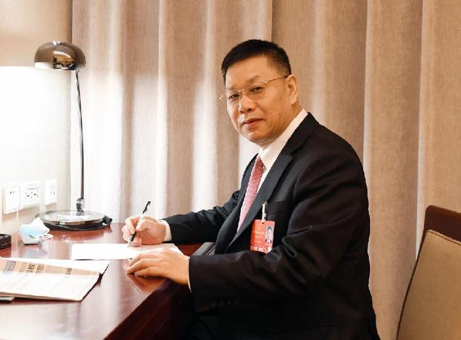 陈保华代表:建议国家为养老服务立法 提升老年生活品质