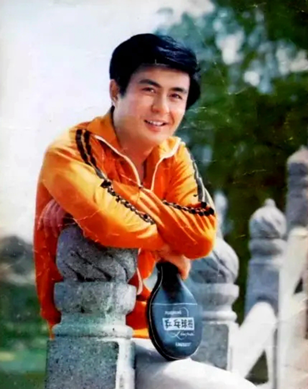 80年代演员梁同裕难得现身,与当年俊朗潇洒不同,如今已胖成大叔
