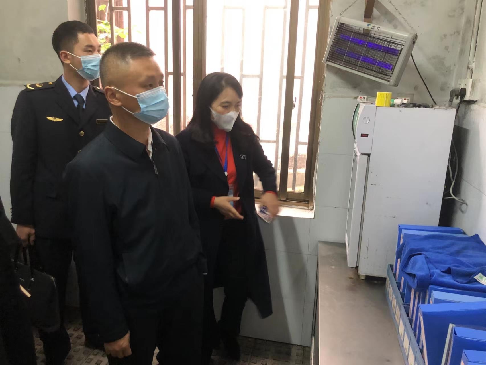 赵正伟带队督导学校食堂食品安全工作