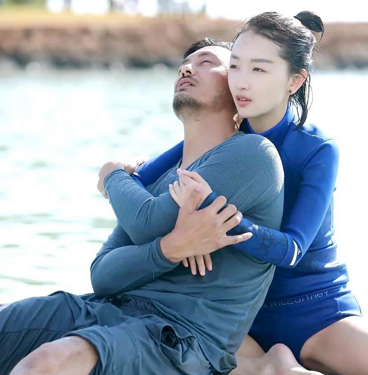 余文乐大叔和小周冬雨参与了恋情,虽然都是写出来的,但女星好像是开挂