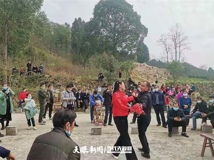 「新春走基层」遵义播州区石板镇:乡村花灯贺新春