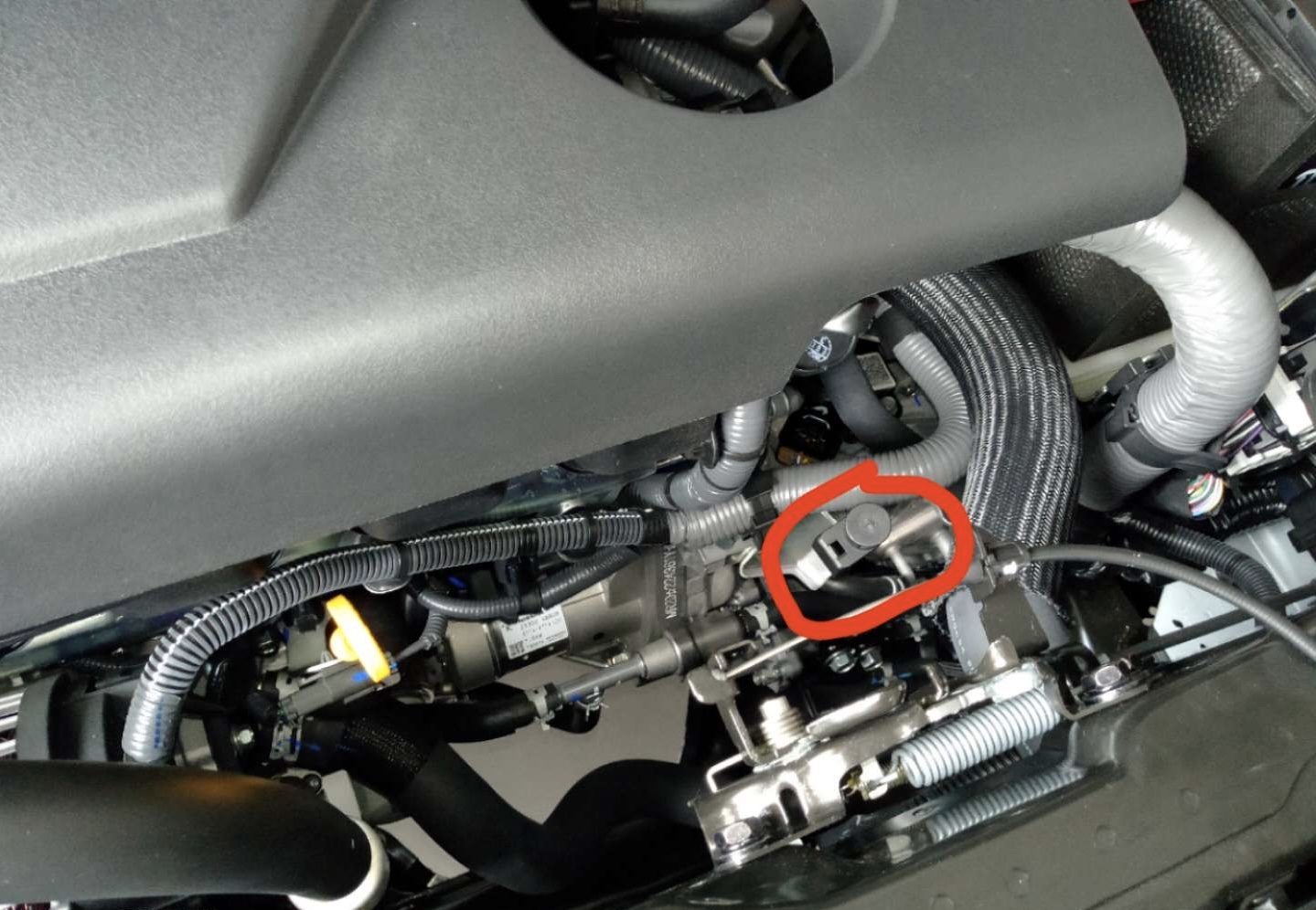 马自达3自动变速箱加油口