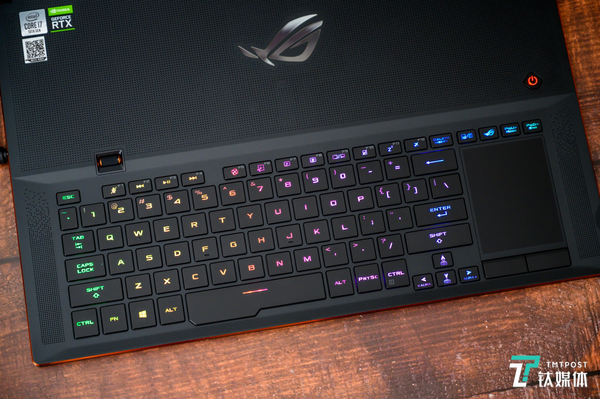 300hz刷新率带来电竞级体验,rog冰刃4 plus评测|钛极客