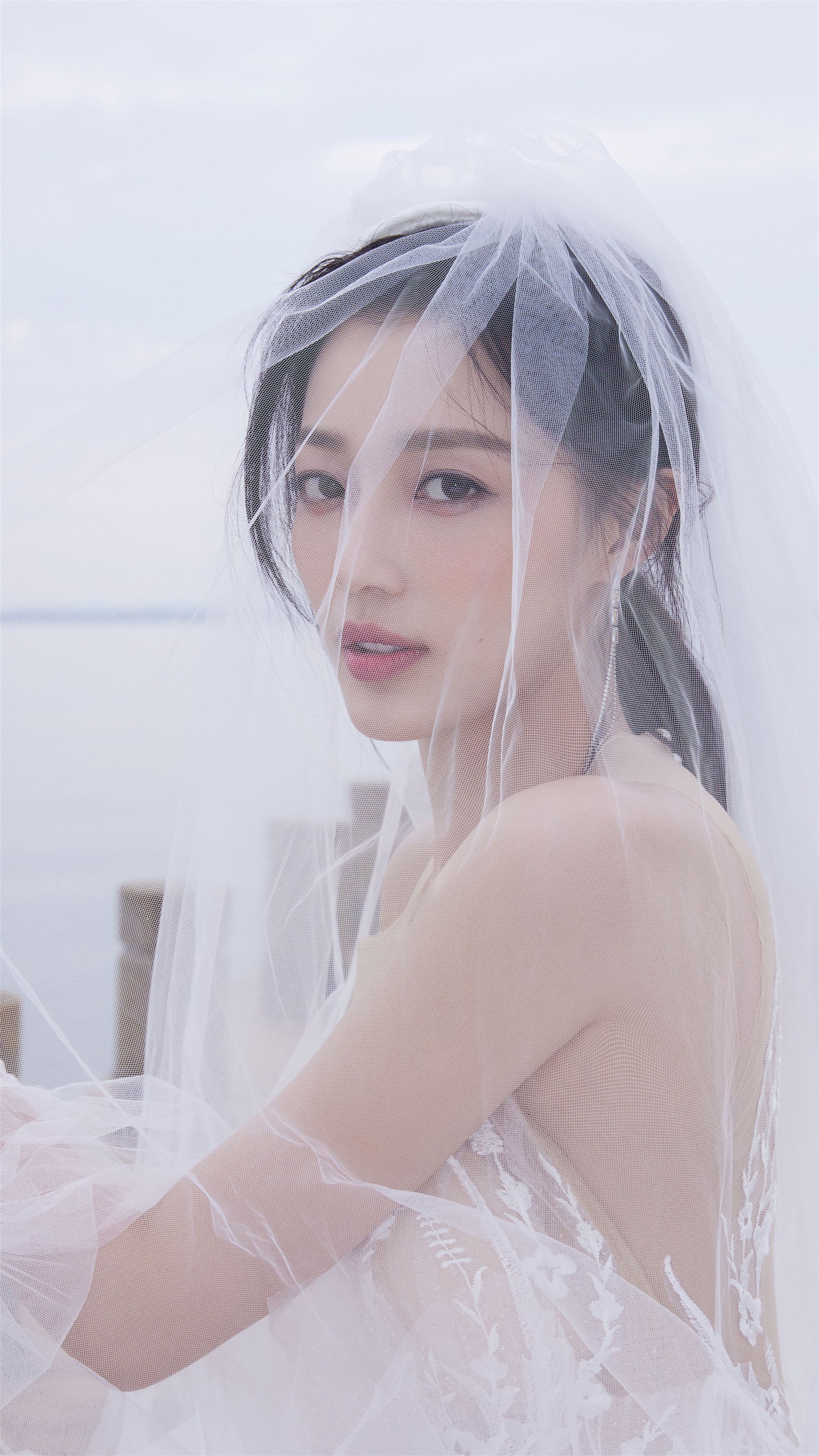 王秀竹白纱轻盈性感写真