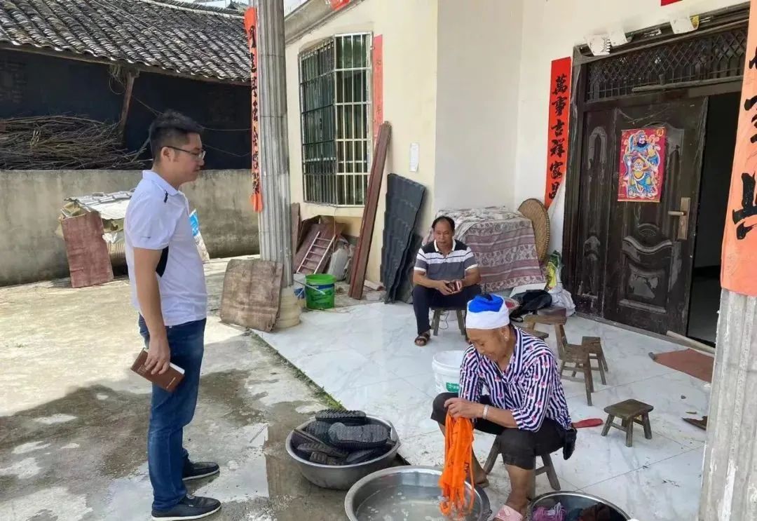 「聚力"三项服务"」凯里市龙场镇:常态化开展"入村寨进社区走企业访