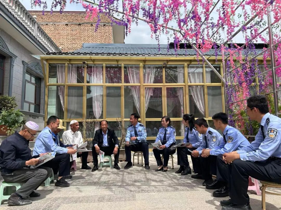 积石山县公安局开展"新时代山乡巨变文学与你同行"主题志愿活动