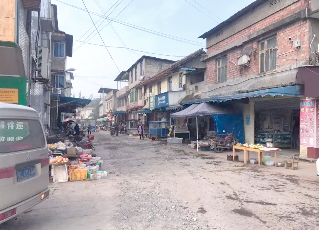 九峰镇:乐山嘉华水泥厂旁的艺术与烟火小镇