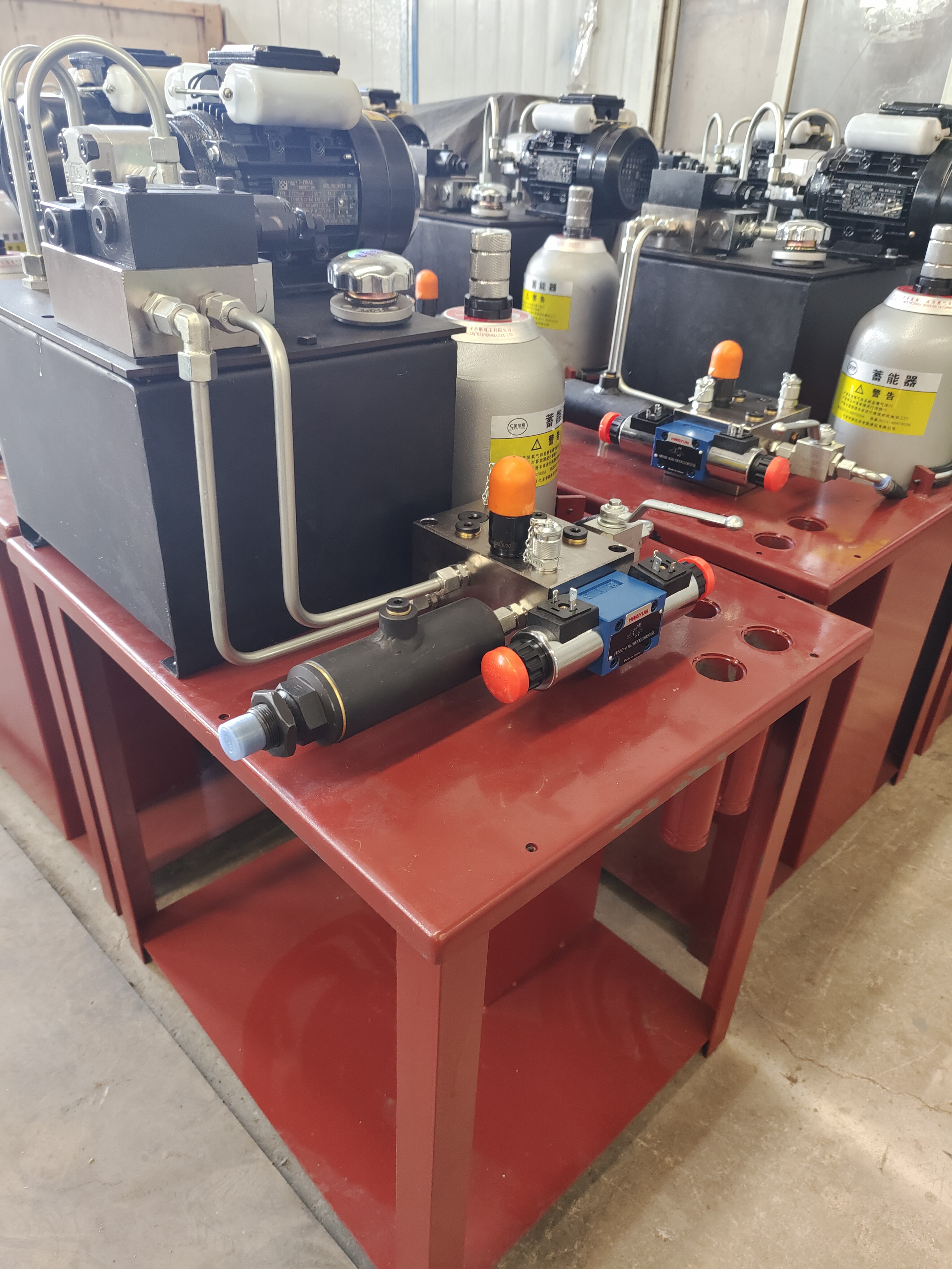 四柱液压系统的增压回路是?