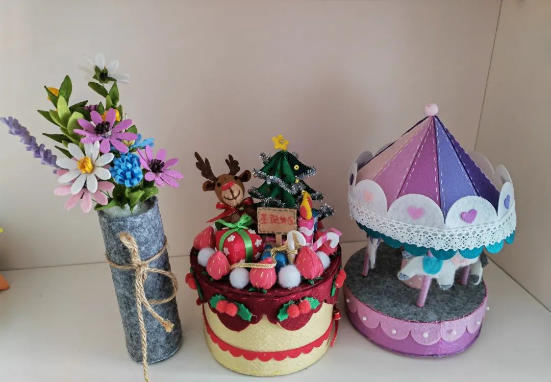 阮菲老师的绒布手工作品:花瓶,缤纷圣诞盒,旋转木马.