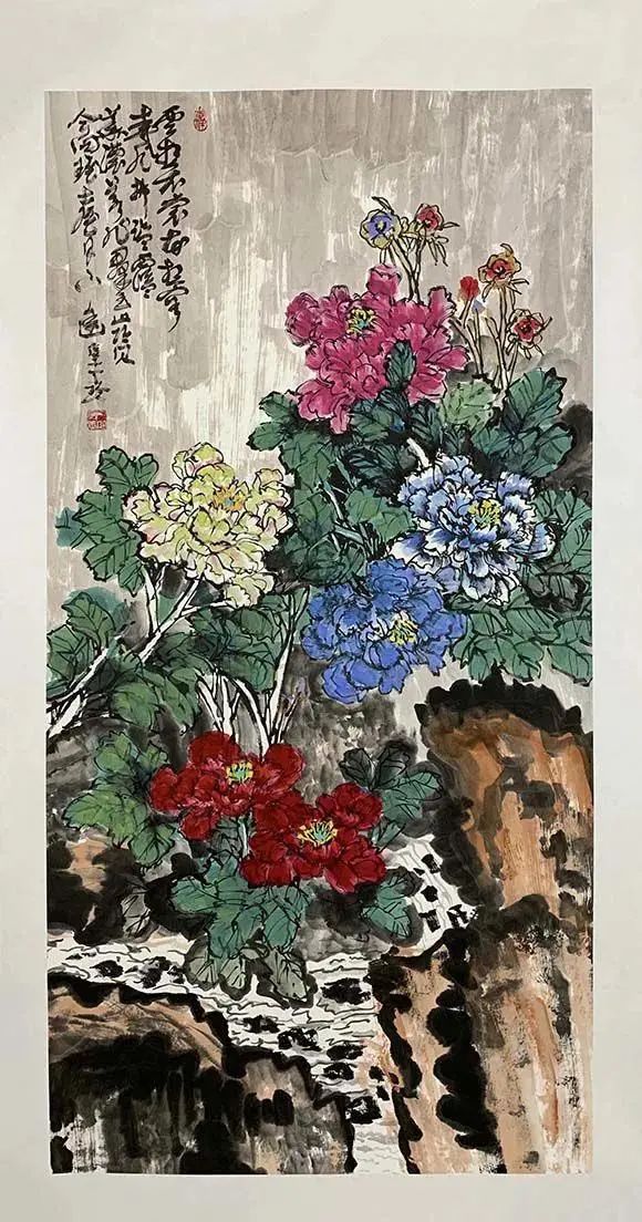 其一,丁玲女士创作的炫彩牡丹,色泽艳丽,雍